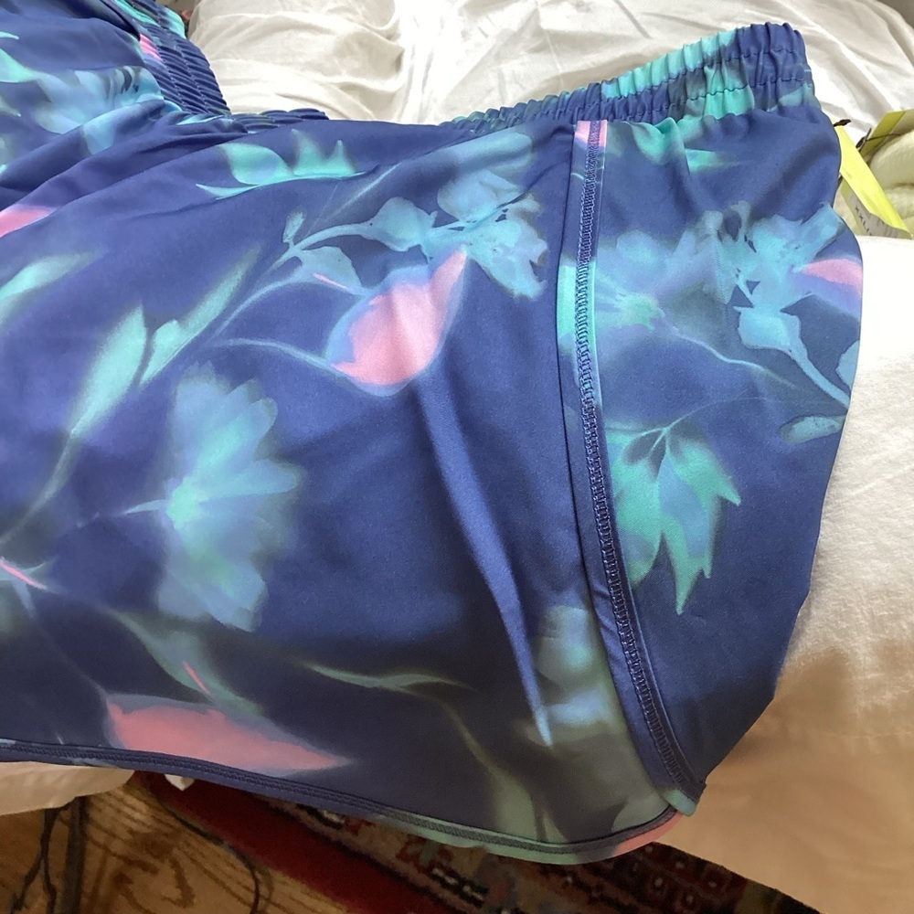 All in Motion GIRLS Blue Floral Athletic Shorts, lined. NWT, XXL(18) - Picture 7 of 7